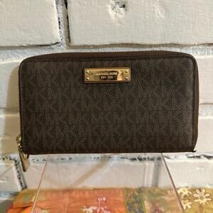 Michael Kors Large Brown Jet Set Travel Signature Wallet Wristlet